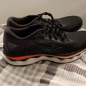 Mizuno Wave Sky 6